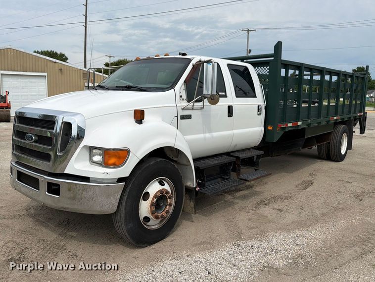 2004 Ford F650 Super Duty Crew Cab flatbed truck - FC3284