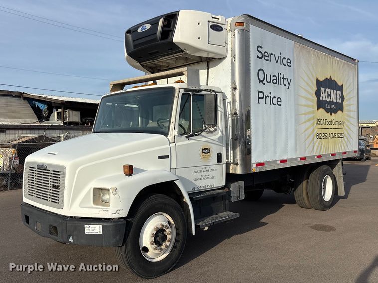 2000 Freightliner FL70 refrigerated truck - FH7527