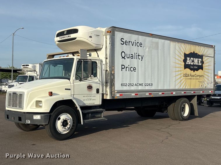 2004 Freightliner FL70 refrigerated truck - FH7528