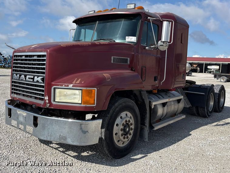 1994 Mack CH613 semi truck - FK1427