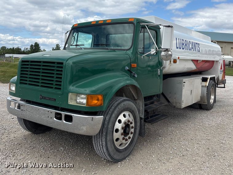 2000 International 4900 fuel truck - FK1429