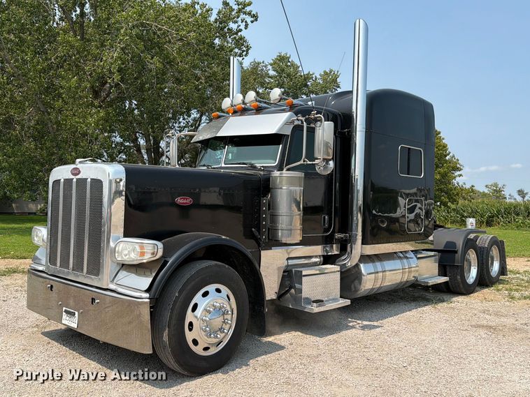2016 Peterbilt 389 semi truck - FK3298