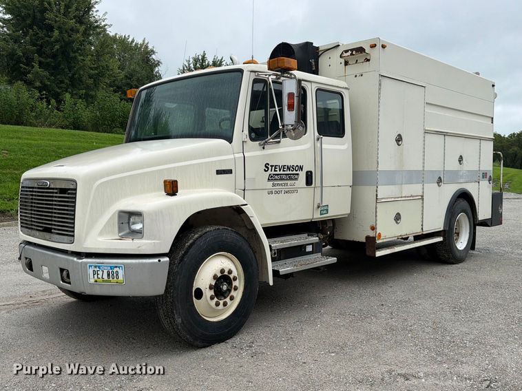 1999 Freightliner FL70 utility / service truck - FK3586
