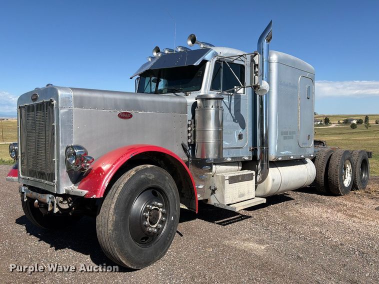 1990 Peterbilt 379 semi truck - FM7625