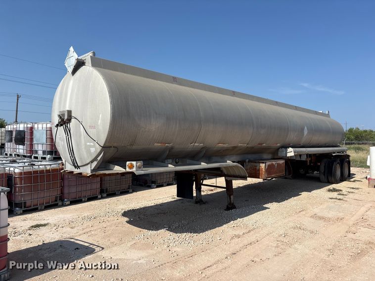1981 Custom Trailers fuel trailer - JM9397