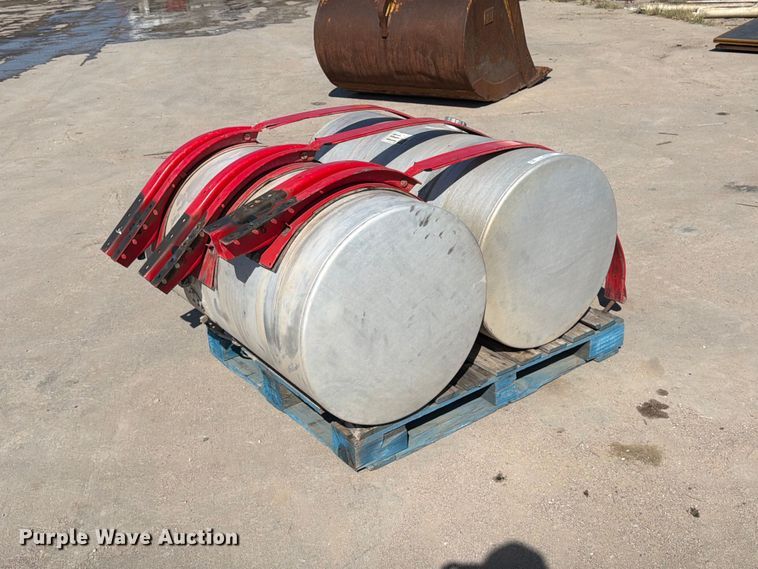 (2) fuel tanks - MZ9967