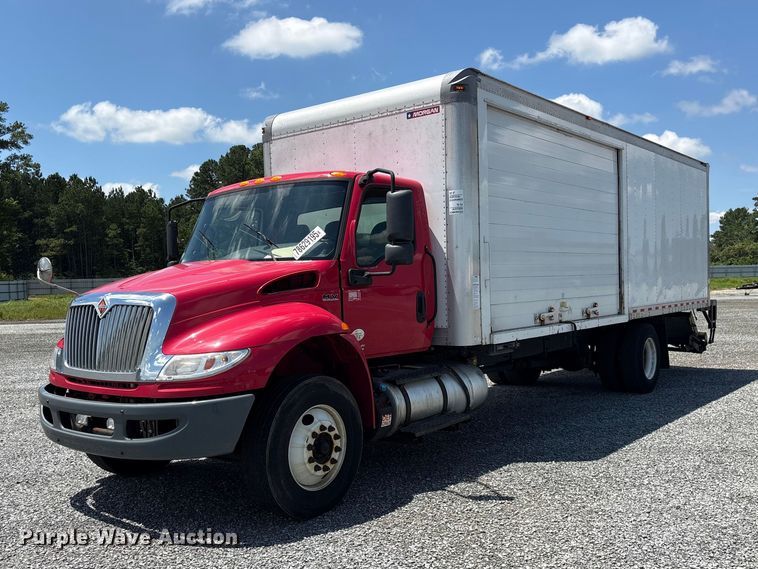 2020 International MV607 box truck - YA2615