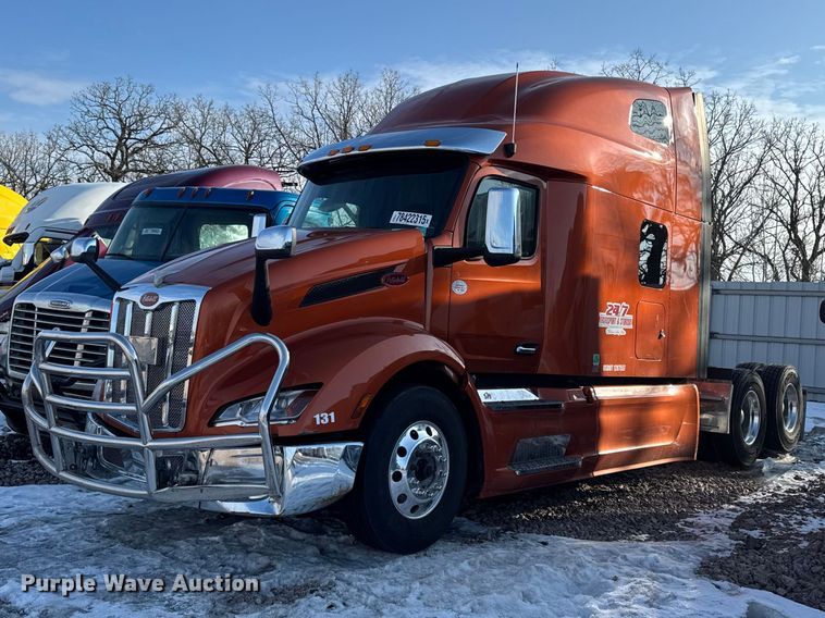 2023 Peterbilt 579 semi truck - YA2638