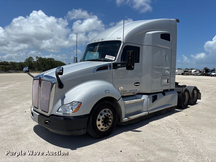 2020 Kenworth T680 semi truck - YA3497