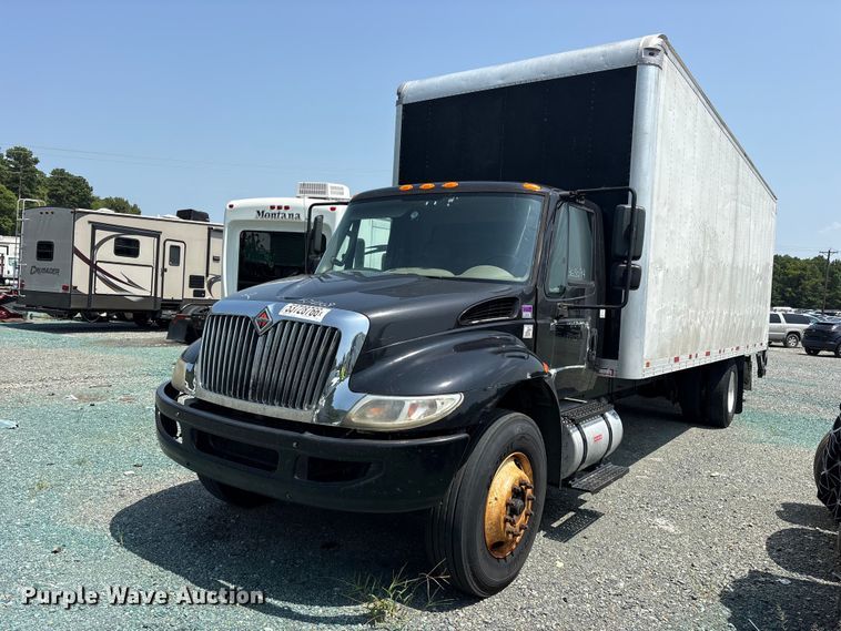 2019 International 4300 box truck - YA3553