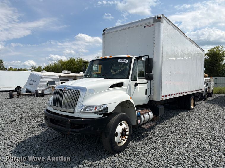 2016 International 4300  box truck - YA3562