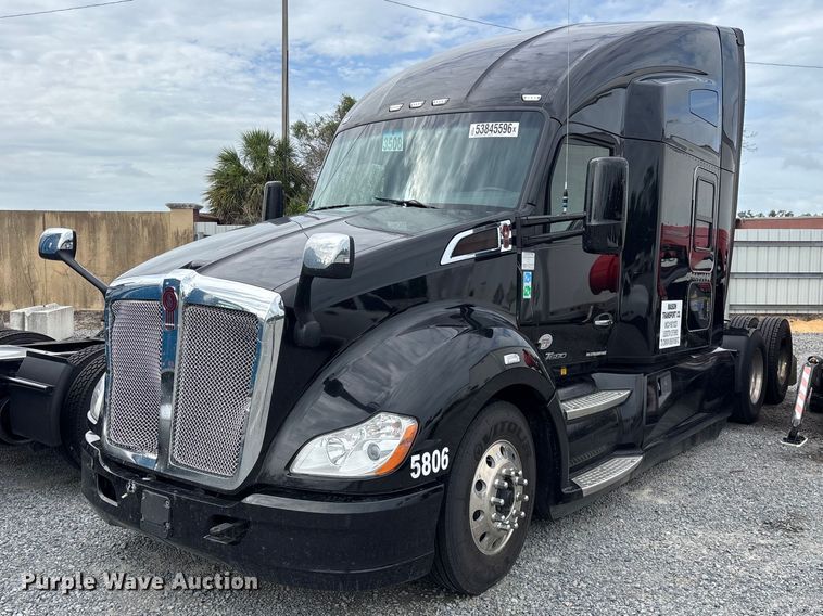 2021 Kenworth T680 semi truck - YA3706