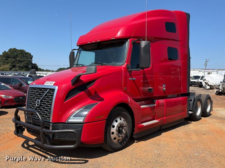 2022 Volvo VNL semi truck - YA4137