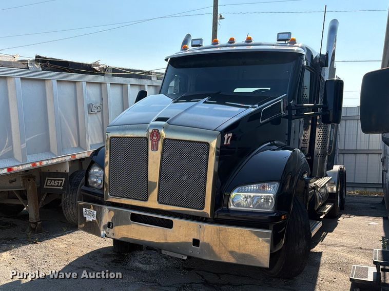 2023 Kenworth T880 semi truck - YA4194
