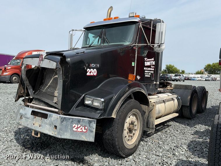 2016 Kenworth T8 Series semi truck - YA4243