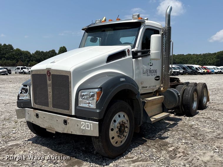 2021 Kenworth T880 semi truck - YA4304
