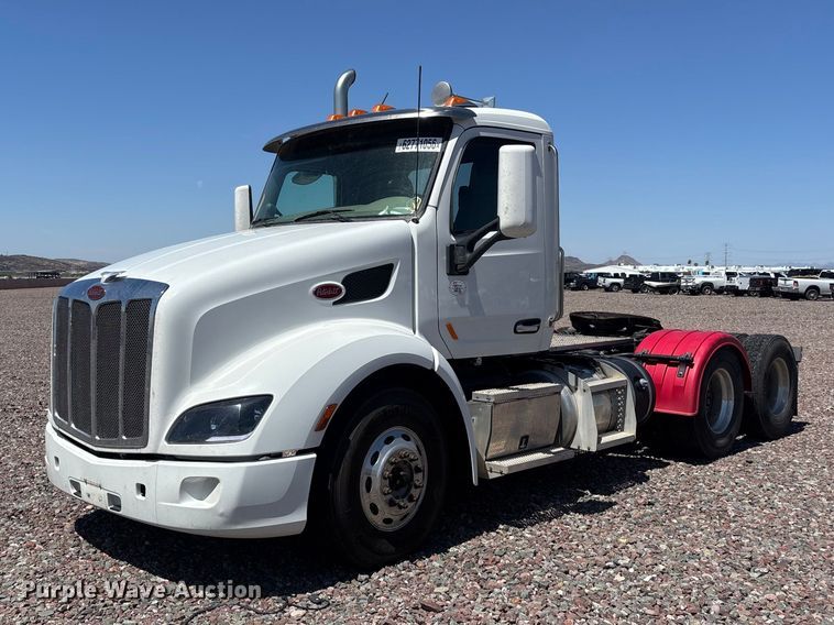 2020 Peterbilt 579 semi truck - YA4312