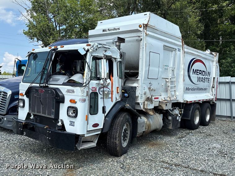 2025 Peterbilt 520 refuse truck - YA4349
