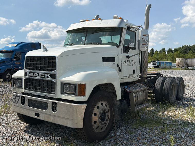 2023 Mack Pinnacle semi truck - YA4355