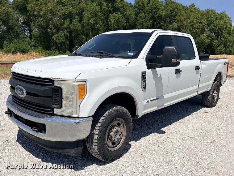 2017 Ford F250 Super Duty Crew Cab pickup truck - DU1529