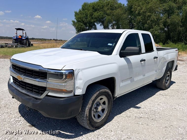 2017 Chevrolet Silverado 1500 Ext. Cab pickup truck - DU1531
