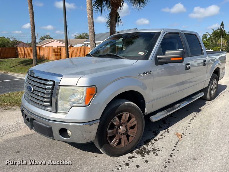 2011 Ford F150 Crew Cab pickup truck - DV7310