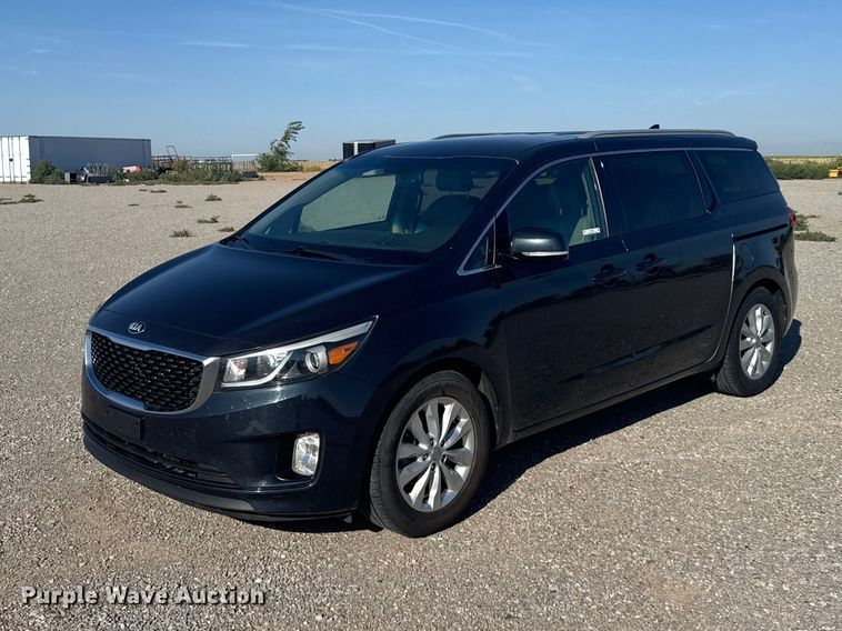 2015 Kia Sedona van - DY3245