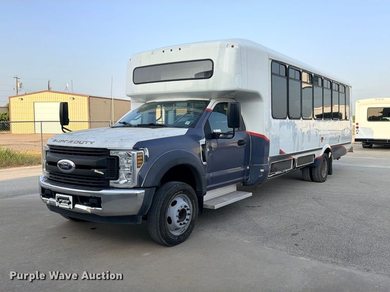 2020 Eldorado Ford F550 Super Duty shuttle bus - ED5463