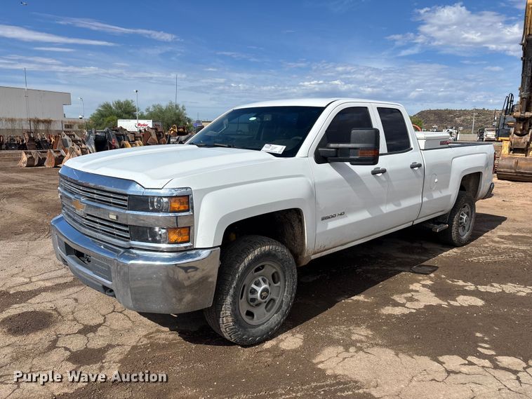 2015 Chevrolet Silverado 2500HD Ext. Cab pickup truck - EE6472