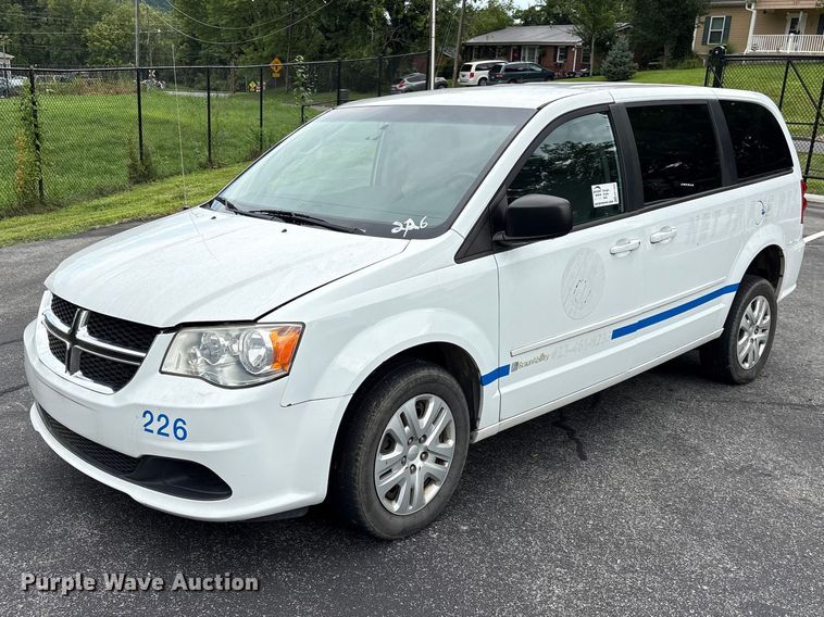 2016 Dodge Grand Caravan handicap accessible van - EF1322