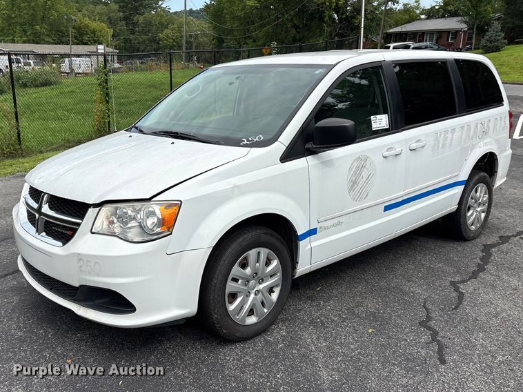 2017 Dodge Grand Caravan handicap accessible van - EF1323