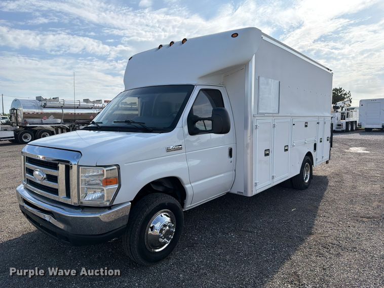 2014 Ford E450 Super Duty box truck - EG9313