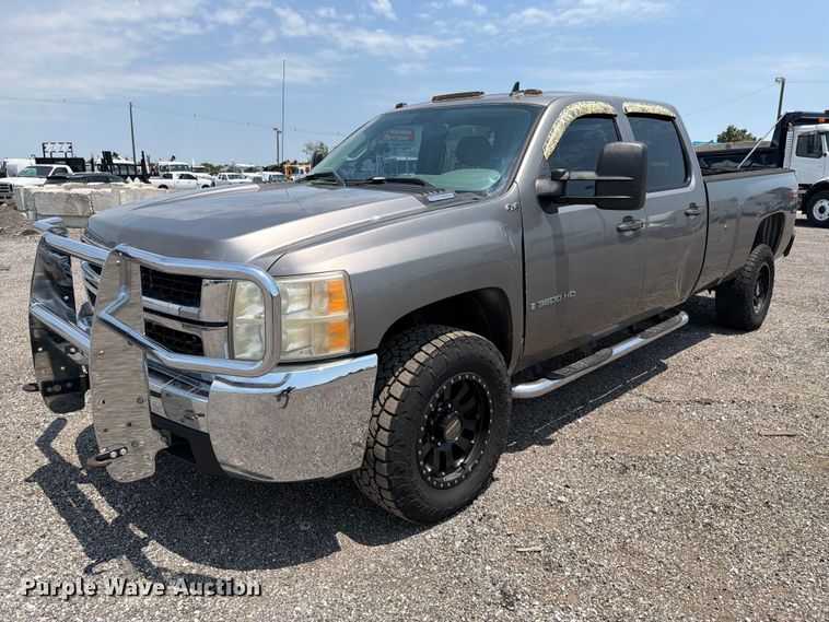 2008 Chevrolet Silverado 3500HD Crew Cab pickup truck - EG9332