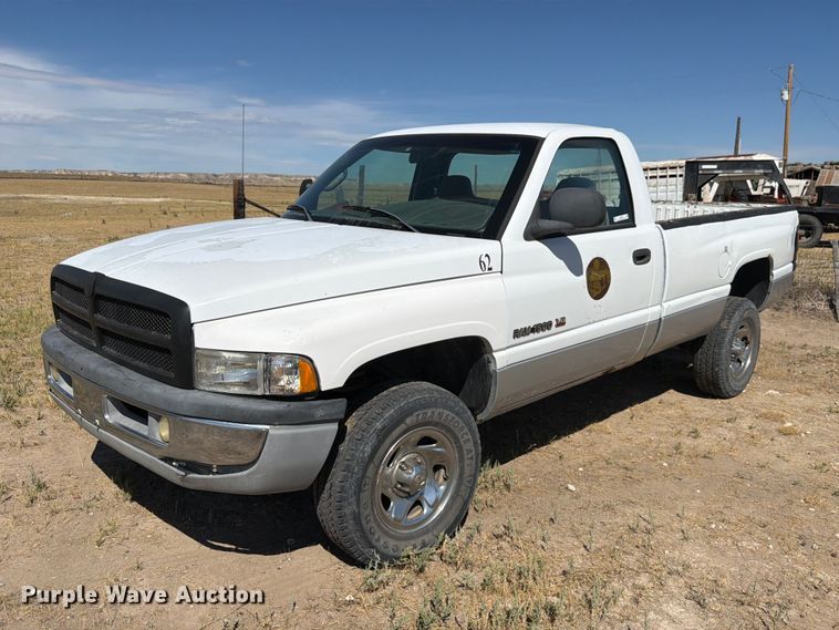 2001 Dodge Ram 1500 pickup truck - EW2199