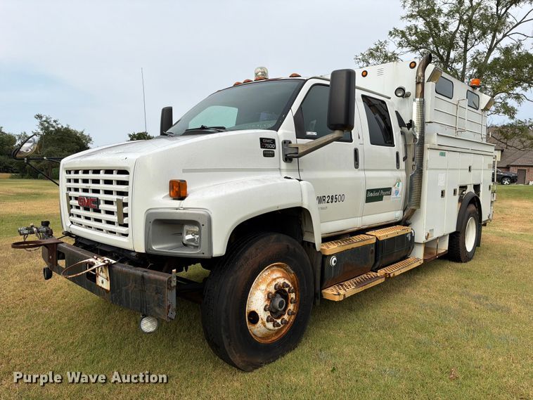 2005 GMC C7500 Crew Cab utility / service truck - EW8642