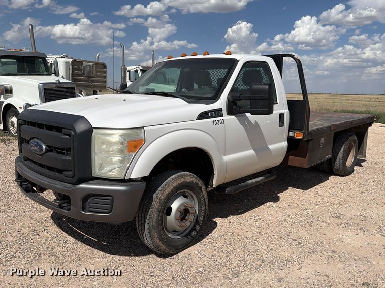 2016 Ford F350 Super Duty flatbed pickup truck - EW8671