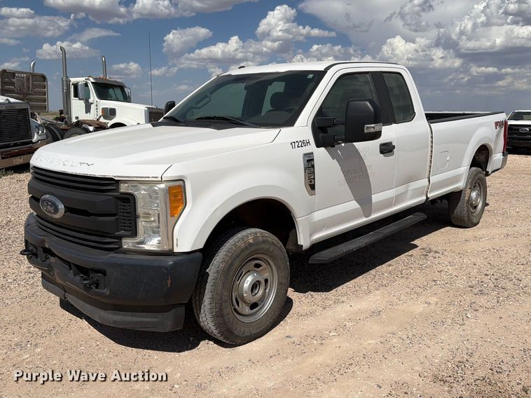 2017 Ford F250 Super Duty Ext. Cab pickup truck - EW8673