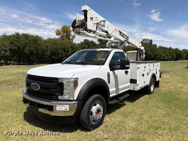 2019 Ford F550 Super Duty bucket truck - EW8695