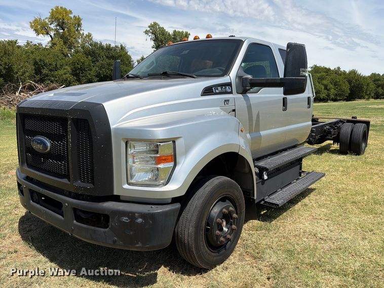 2017 Ford F650 Crew Cab truck cab and chassis - EW8696