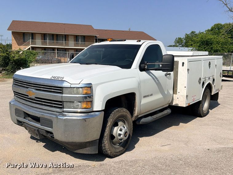 2016 Chevrolet Silverado 3500HD utility bed pickup truck - FB8285