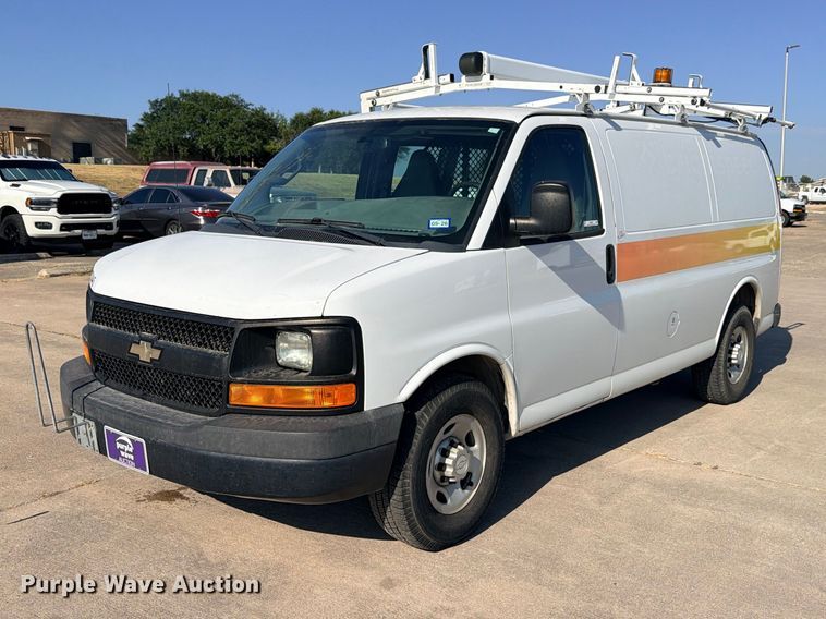 2017 Chevrolet Express 2500 van - FB8287