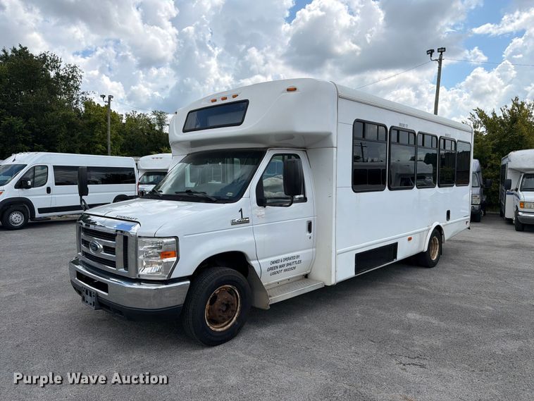 2017 Starcraft Ford E450 Super Duty shuttle bus - FC3269