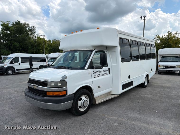 2013 Chevrolet Express shuttle bus - FC3270