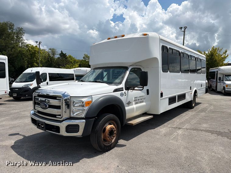 2016 Ford F550 shuttle bus - FC3272