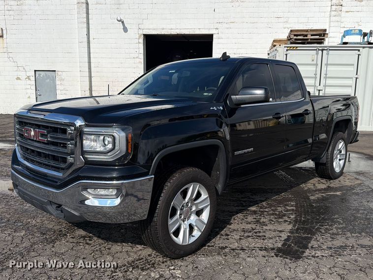 2017 GMC Sierra 1500 Crew Cab pickup truck - FC3322