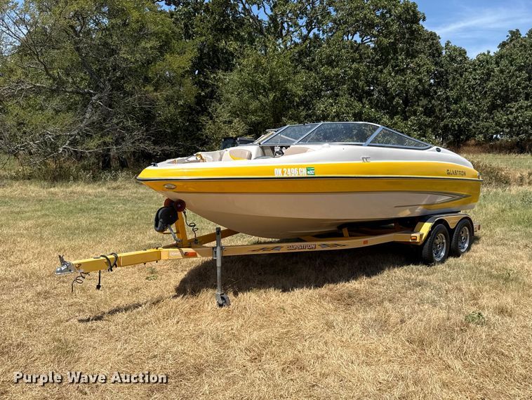 2005 Glastron boat - FC4211