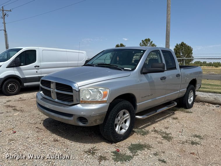 2006 Dodge Ram 1500 Ext. Cab pickup truck - FC4221