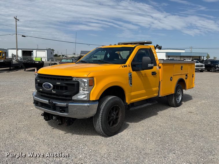 2020 Ford F350 Super Duty utility bed pickup truck - FC4222