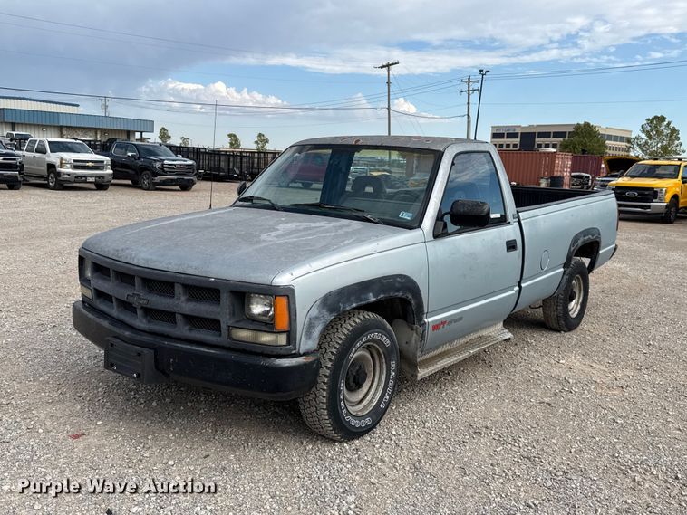 1992 Chevrolet Cheyenne 1500 pickup truck - FC4226