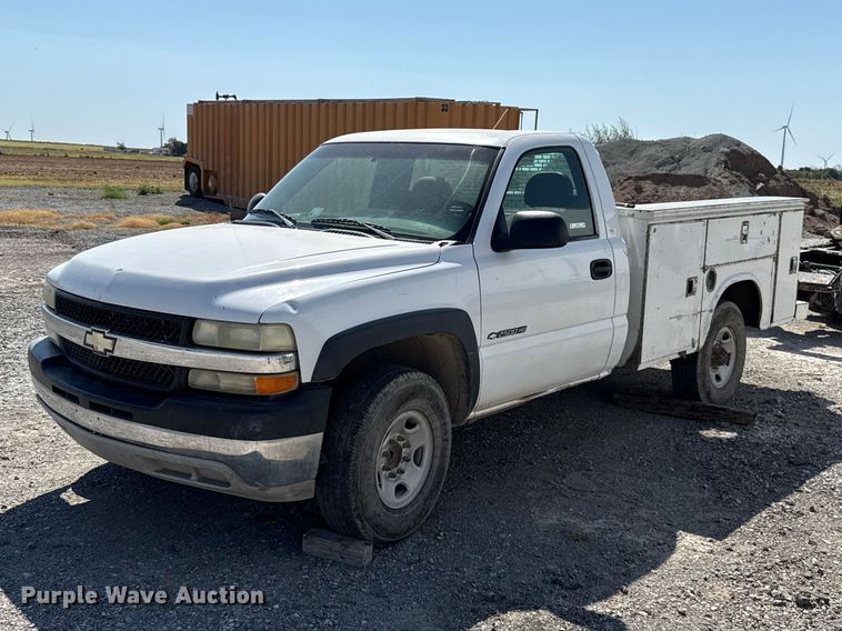 2002 Chevrolet Silverado 2500HD utility bed pickup truck - FC4252